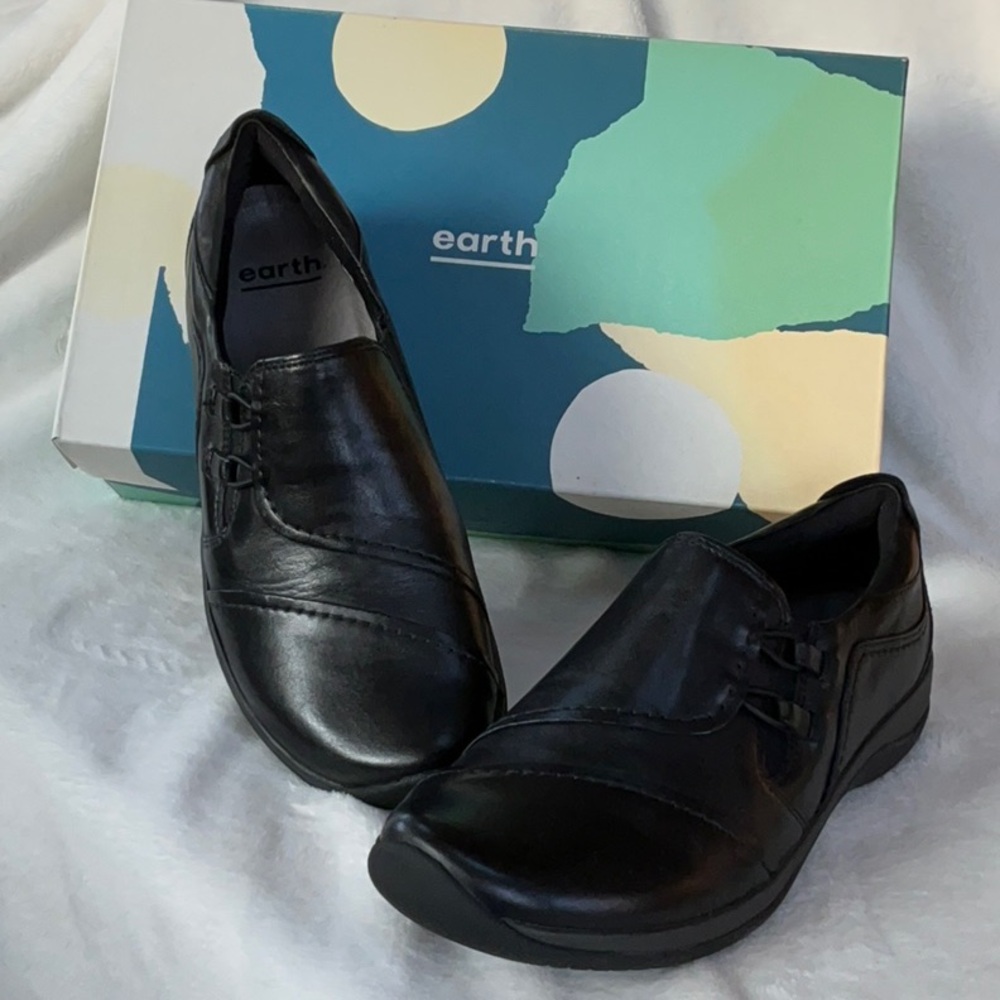 Earth Black Leather Loafers